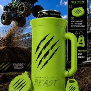 Puede incluir: Un enfriador de latas verde lima con asa, que presenta tres marcas de garras negras y el texto UNLEASH YOUR BEAST. Incluye una tapa circular a juego y un abrelatas de llavero con garras, mostrado con una lata negra de cero az&uacute;car dentro.