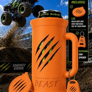 Puede incluir: Un enfriador de latas naranja aislado con asa, con un corte de marca de garra que revela una lata de bebida energ&eacute;tica verde y negra. El texto UNLEASH YOUR BEAST est&aacute; impreso en el frente. Incluye una tapa a juego y un llavero abrelatas.