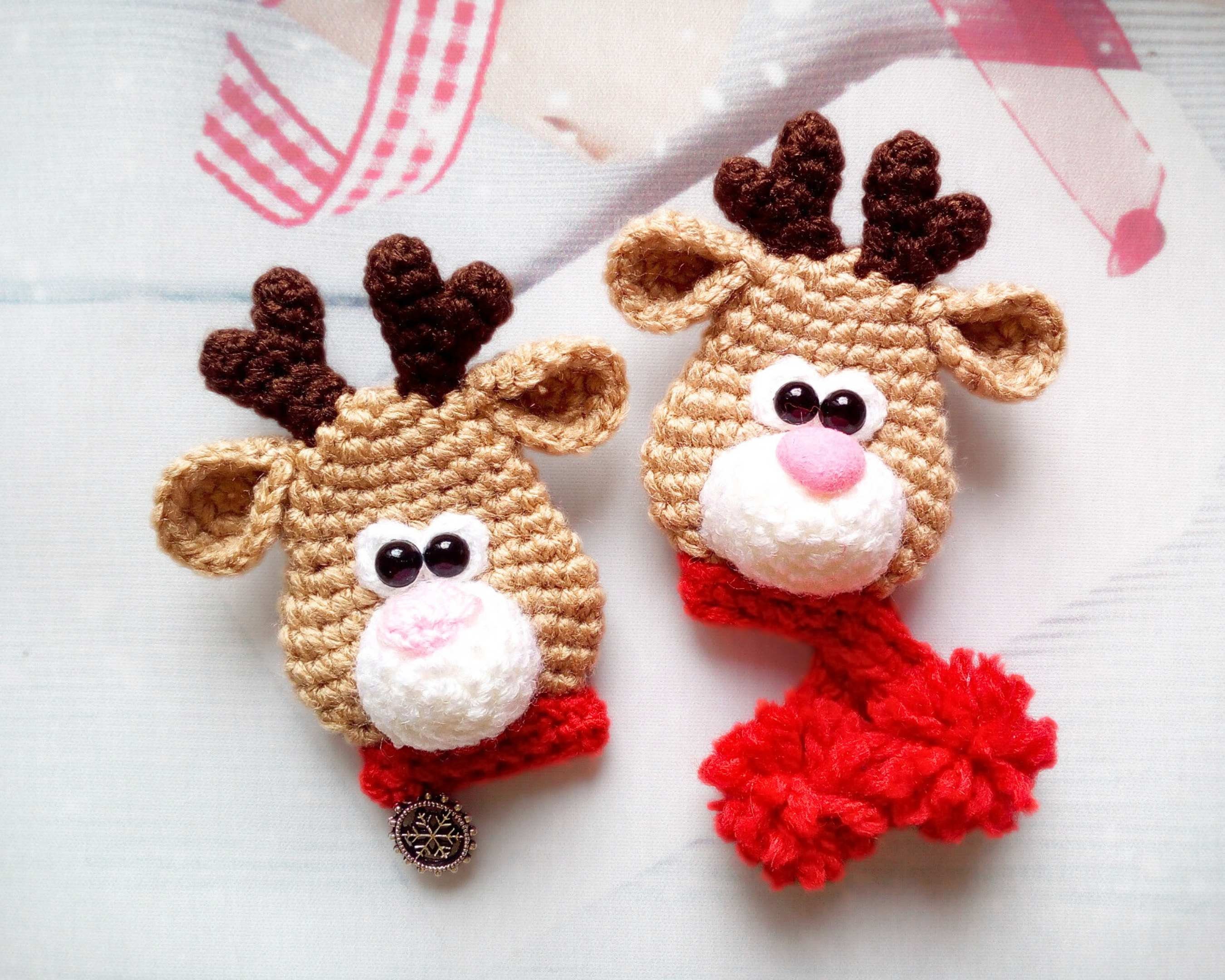 38 Crochet Jewellery Patterns with Brooches, Earrings, Bracelets 12 Crochet Reindeer Brooch