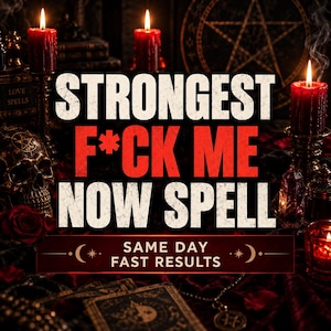 Może przedstawiać: Ciemna, nastrojowa grafika z napisem STRONGEST F*CK ME NOW SPELL pogrubioną białą i czerwoną czcionką oraz podtytułem SAME DAY FAST RESULTS. Scena zawiera czerwone świece, czaszkę, karty tarota i symbol pentagramu.
