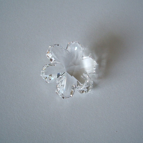 1 SWAROVSKI 6704 SnowFlake Pendant Snow Crystal CLEAR