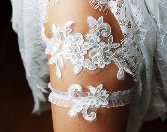 Bridal Garter Set Wedding Garter Lace Garter Ivory Garter Set - Personalized Wedding Gift Bridal Gift - Keepsake Garter Toss Garter