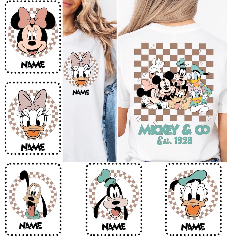 Puede incluir: Una camiseta blanca con un gr&aacute;fico en la espalda de Mickey Mouse, Minnie Mouse, Donald Duck, Daisy Duck, Goofy y Pluto sobre un patr&oacute;n de cuadros marr&oacute;n y blanco con el texto Mickey & Co Est. 1928. El frente muestra un personaje en un c&iacute;rculo.