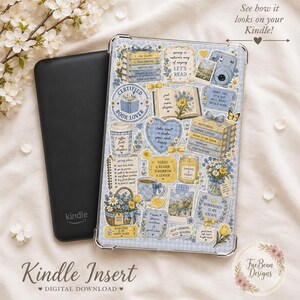 以下が含まれることがあります： 黒いKindleと、青と白の花柄のデザインの透明なKindleインサート。 インサートは、本をテーマにしたステッカーと「Certified Book Lover」のテキストで装飾されています。 インサートはデジタルダウンロードです。