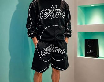 Zwarte grafische herenhoodie en -short met rits, urban streetwear-outfit