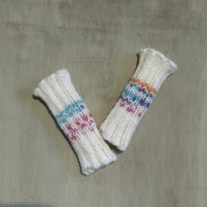 Wrist warmers Cuffs Wristlet Red color mix Womens Girsl Boys warm soft cozy wool pulse warmers Hand knitted Handmade in FINLAND