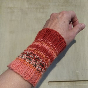 Wrist warmers Cuffs Wristlet Red color mix Womens Girsl Boys warm soft cozy wool pulse warmers Hand knitted Handmade in FINLAND