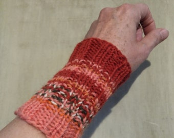 Wrist warmers Cuffs Wristlet Red color mix Womens Girsl Boys warm soft cozy wool pulse warmers Hand knitted Handmade in FINLAND