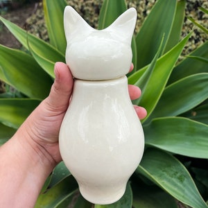 Basst Cat Urn- SAMPLE LECHE