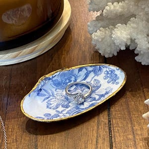 Decoupage seashell Ring Dish, home decor, gift for bride, engagement gift, summer decor, home decor, beach house, gift for mom, sea shell