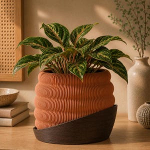 Hive Planter with Saucer ~ 3D Printed Wavy Ribbed Planter ~ Modern Plant Pot ~ 3-12 inch