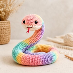 Regnbågsvirkat ormmönster, Amigurumi-leksakshandledning (PDF-nedladdning)