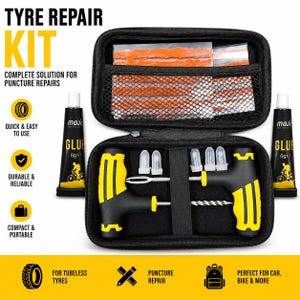 Könnte beinhalten: Eine schwarze Reißverschlusstasche mit einem Reifenreparaturset, bestehend aus zwei T-Griff-Werkzeugen, orangefarbenen Gummistreifen, vier Ventilkappen und zwei 6g-Klebertuben. Der Text TYRE REPAIR KIT ist auf der Verpackung zu sehen.