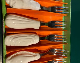 Ivory Colored Handles with Gold Etching Vintage Hors d/'oeuvre Forks Mid-Century Modern Retro Dinner Party Set of 8 Original Box