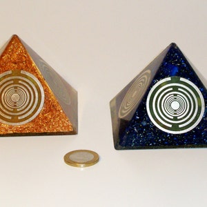 Orgone orgonite® medium pyramid, quintuple, fivefold power with 5 gold-plated (24K) MWO by Lakhovsky, Golden Ratio Antenna, EMF Protection