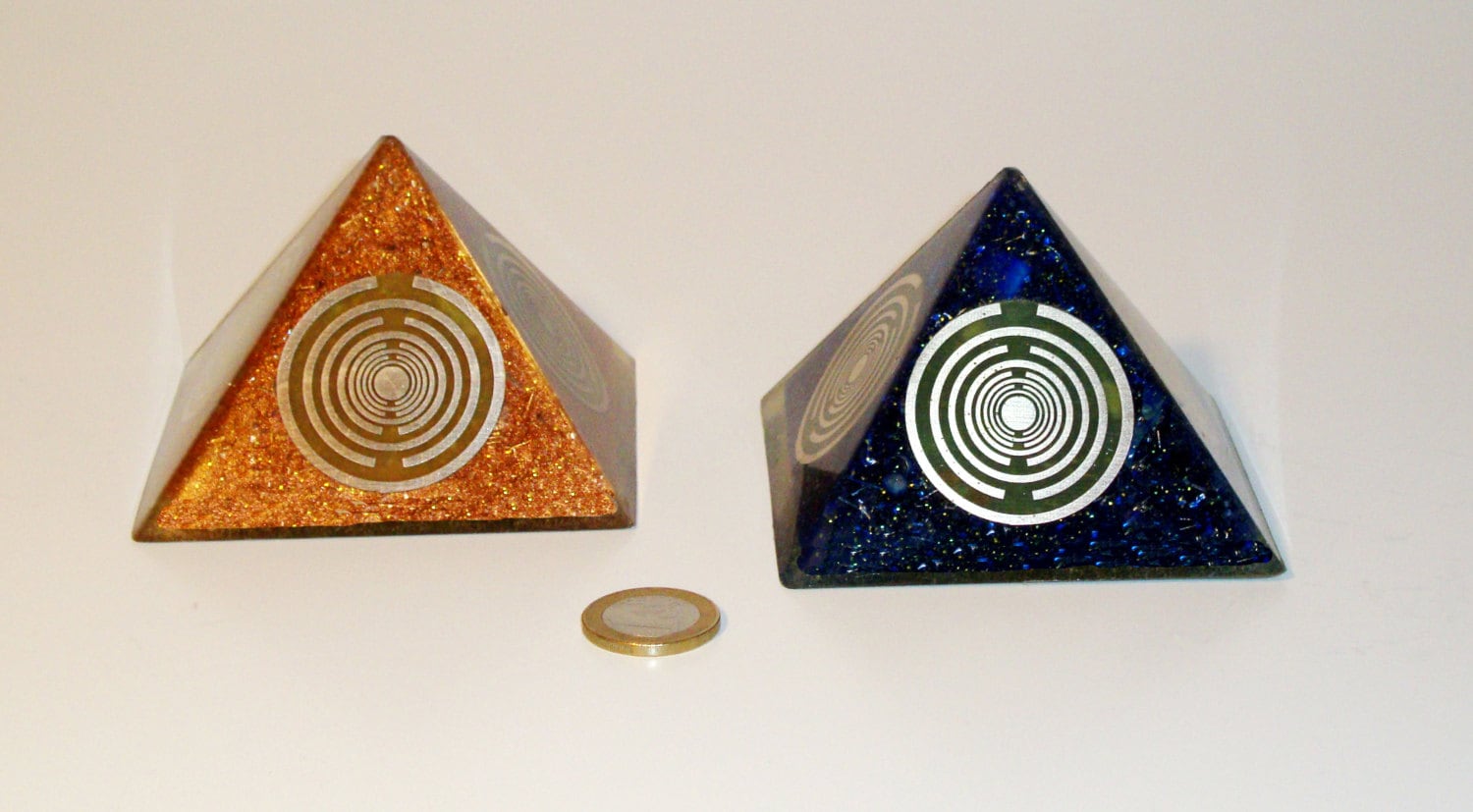 Orgone orgonite® medium pyramid, quintuple, fivefold power with 5 gol…