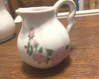 Cremeira de porcelana fabricada na China por volta de 1980.