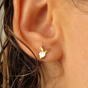 Gold Kaninchen Ohrstecker kleine Häschen Ohrringe Mode Hase Ohrringe Ohrstecker in Gold gefüllt oder Silber Minimalist Ohrringe Kaninchen Ohrringe Geschenk für sie