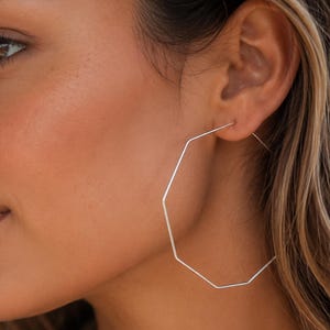 Geometriska Hoops Örhängen Polygon Hoops Örhängen Geometriska Vinklade Sterling Silver Hoops Moderna Örhängen Medium Decagon, Polyedres Örhängen