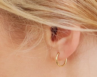 Small Gold Huggie Earrings Minimalist Hoop Earrings 8mm, 10mm 12mm 15mm Different Size Hoops for Ear Lobe Delicate Gold Earrings Gold Filled