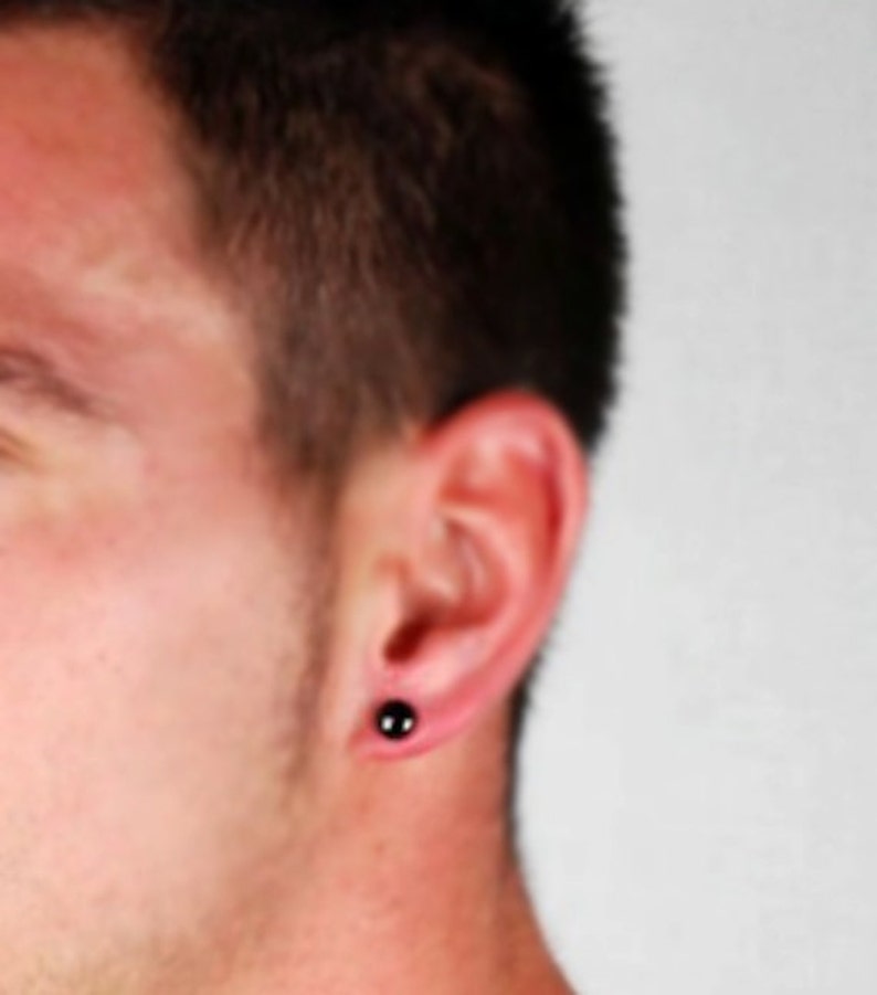 что значит сережка в ухе