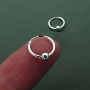 Delicati orecchini a cerchio piccoli in argento sterling con perline, unisex, orecchini a cerchio Huggie, cartilagine, trago, senza cuciture, senza fermagli, elica, piccoli orecchini