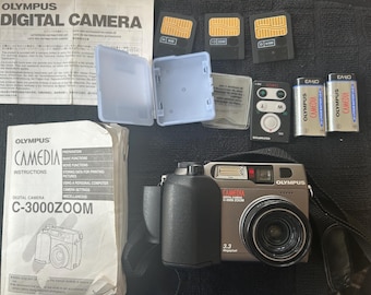 Olympus CAMEDIA C-3000ZOOM Digital Camera 3.3 MP 3x Zoom Autofocus w/ Accessories