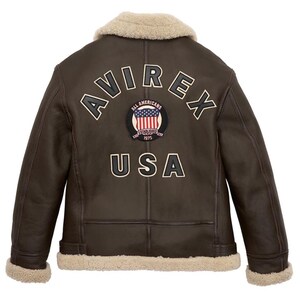 Fur collar buckle detail on men’s winter shearling leather jacket