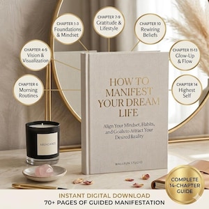 Könnte beinhalten: Ein Hardcover-Buch mit dem Titel "How to Manifest Your Dream Life" mit goldfarbenen Buchstaben. Das Buch wird von einer schwarzen Kerze, einem Rosenquarz-Kristall und einem goldenen Stift begleitet. Das Buch verspricht, Geist, Gewohnheiten und Ziele in Einklang zu bringen.