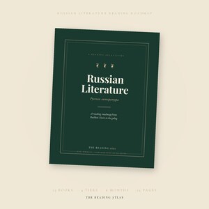 Op de afbeelding: Een donkergroene boekomslag met de titel "Russian Literature" in het wit, met de Russische titel eronder. De omslag bevat de tekst "A reading roadmap from Pushkin's heirs to the gulag" en "The Reading Atlas".