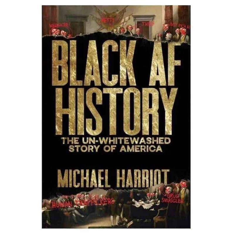 Puede incluir: Portada de libro con el t&iacute;tulo "BLACK AF HISTORY" en letras doradas sobre fondo negro. El subt&iacute;tulo dice "THE UN-WHITEWASHED STORY OF AMERICA" y el nombre del autor es "MICHAEL HARRIOT". La imagen tiene ilustraciones de figuras hist&oacute;ricas.