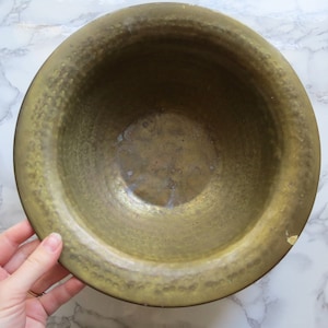 Hammered Brass Bowl // Vintage Brass Decorative Fruit Bowl Centerpiece, Rustic Farmhouse Basket, Bohemian Boho Decor Gold Metal Distressed