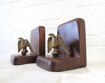 Vintage Eagle Bookends // PAIR of Mid Century Modern Brass Cast Figurines, 1970's Colonial Bicentennial Americana Decor Wooden Bases