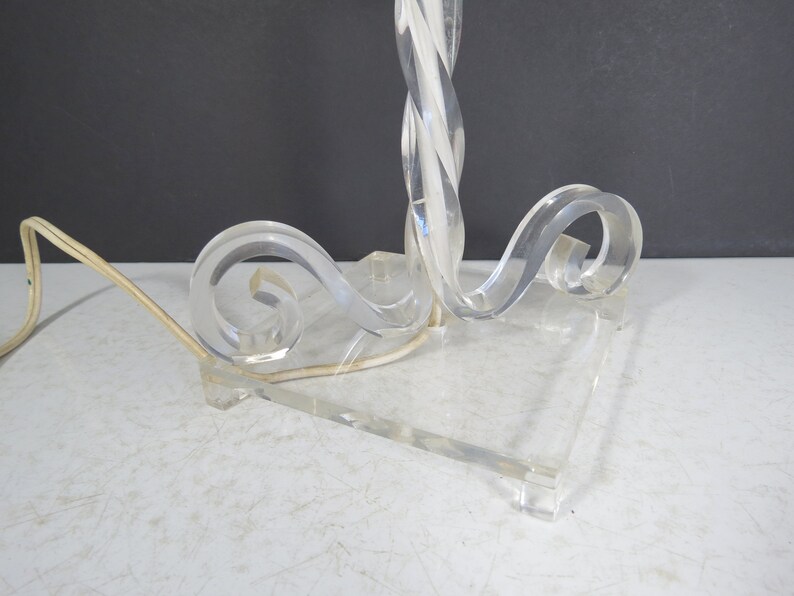 Vintage Lucite Lamp Small Clear Plastic Twisted Table Mid Century Modern Hollywood Regency Scroll Pattern Vanity Lighting Mod Lamps Home Living Deshpandefoundationindia Org Vintage Lucite Lamp Small Clear Plastic, Hollywood Regency Vanity Light
