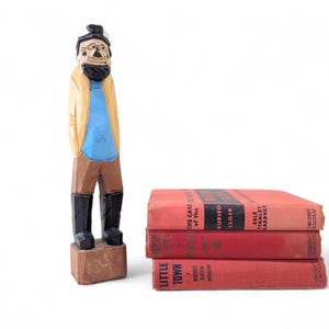Vintage Tall Sailor Figurine // Carved Wooden Old Salt, Maine Fisherman Nautical Beach House Sea Captain Sailor Yellow Slicker Blue