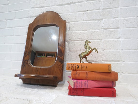 Specchio vintage con mensola // Piccolo specchio da appendere alla parete  con cornice in legno Specchio da bagno Specchio da toeletta Rustico  Fattoria Tradizionale Piccolo spazio espositore -  Italia