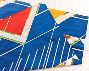 Vintage Post Modernes Stoff Panel // 88"x90" Unbenutzte Geometrische Dreiecke Stoff Baumwolle Polyester Memphis Bewegung Bunt Abstrakt Primär