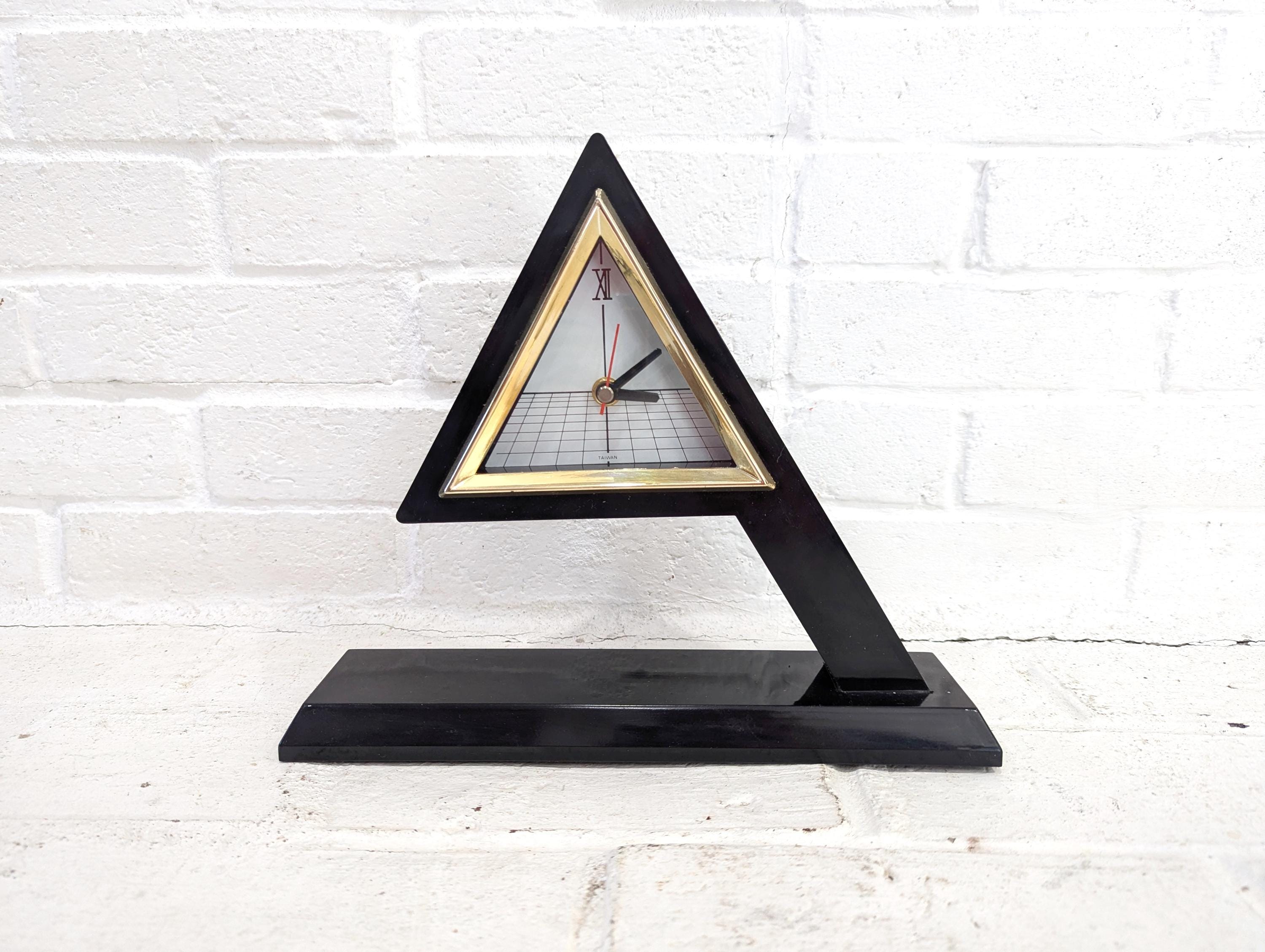 Triangle Clock ポストモダン レトロポップ ウォールクロック Triangle