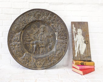 27" Large Brass Wall Plaque // Vintage Oversize English Style Bronze Gold Metal Wall Hanging Pub Tavern Art, Repousse Embossed Round Plaque