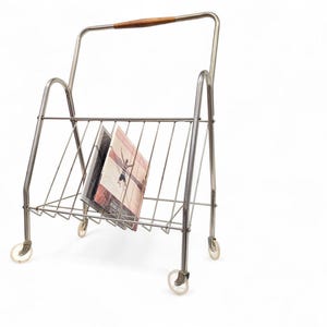 Vintage draaitafelwagen//midden van de eeuw modern hout en goudmetaal media platenspelerstandaard met draad opbergrek voor vinylplaten, lp's