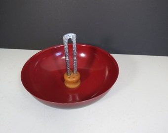 Vintage Metal Nut Bowl // Mid Century Modern H M Quackenbush Herkimer NY Red Black Ombre Metal Nut Snack Serving Dish Coffee Table Decor