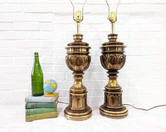 Coppia di lampade in oro di metà secolo // Set vintage di due grandi lampade da tavolo in ottone finto Hollywood Regency, Westwood Industries, anni '60 e '70