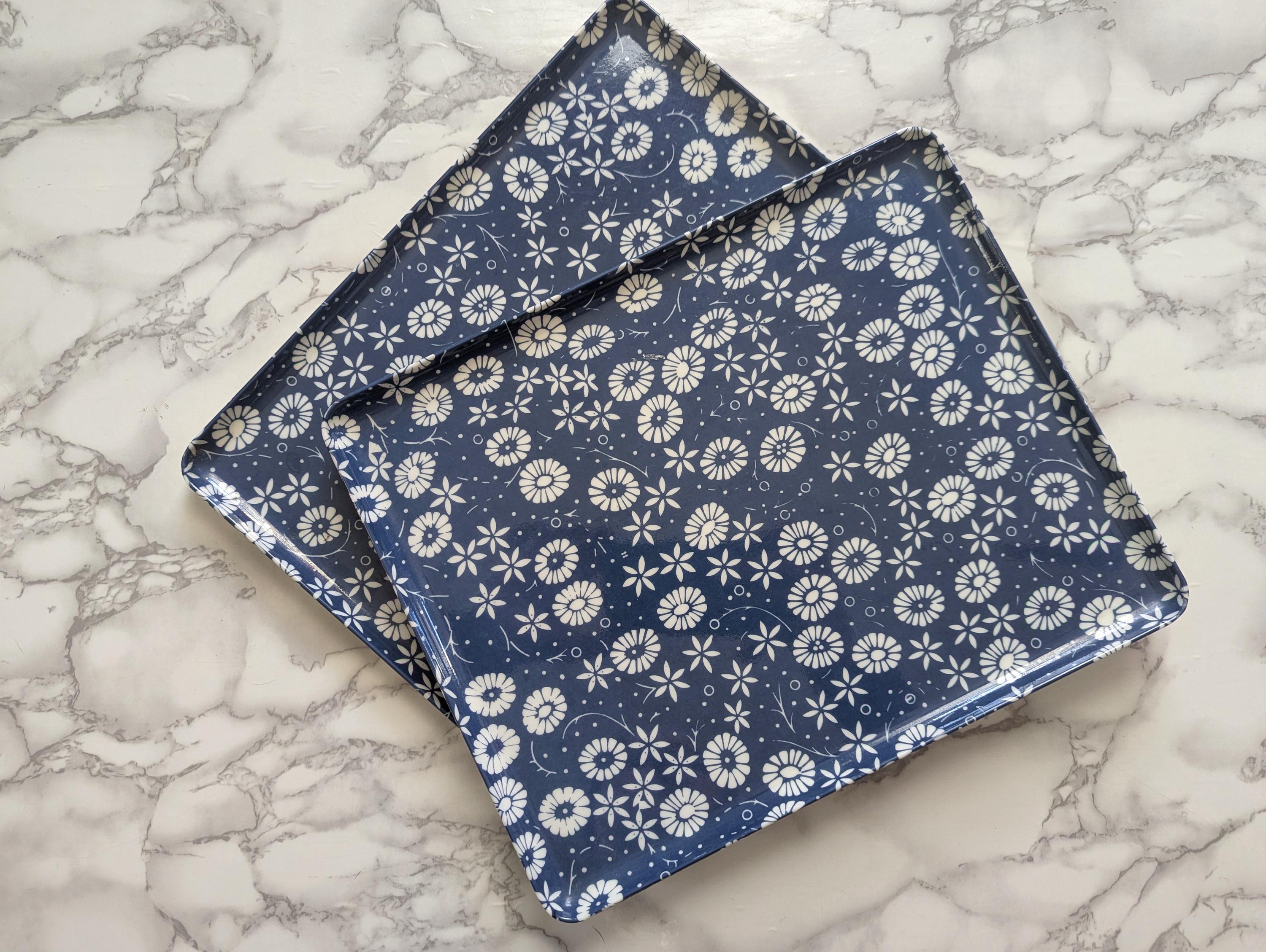 Rechthoekig dienblad van melamine met handgrepen, versierd in arabesken, blauw en wit, 4 x 25 x 35 cm