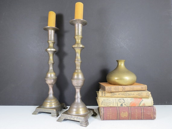 1 Paar // Extra Große Kerzenleuchter aus Messing, Vintage Kerzenleuchter, Altar Kerzenleuchter Messing dunkel angelaufene rustikale Patina