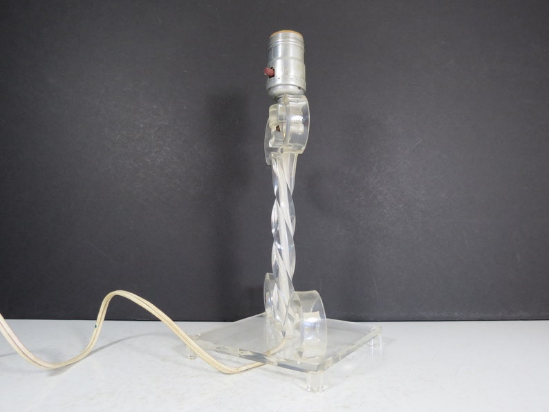 Vintage Lucite Lamp Small Clear Plastic Twisted Table Mid Century Modern Hollywood Regency Scroll Pattern Vanity Lighting Mod Lamps Home Living Deshpandefoundationindia Org Vintage Lucite Lamp Small Clear Plastic, Hollywood Regency Vanity Light
