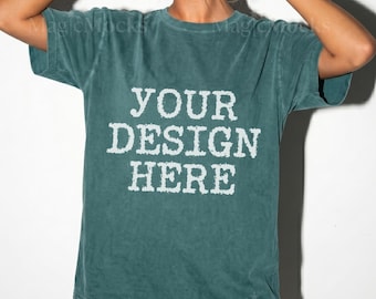 Comfort Colors C1717 - BLAUFISCH Tshirt Mockup, CC 1717 T-Shirt Mockup, realistisches Studio weibliches Modell, trendiges übergroßes Frauen-Shirt