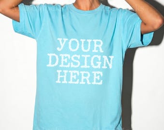 LAGUNE BLAU Comfort Colors C1717 Tshirt Mockup | CC 1717 T-Shirt Mock-up | Realistisches Studio weibliches Modell | Trendy Oversized Frauen Shirt Mock