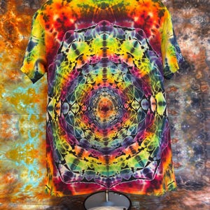 T-shirt unisexe en coton Gildan, taille L, motif tie-dye inversé personnalisé avec étoile à 7 branches et arc-en-ciel