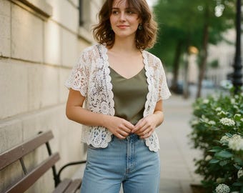 Bolero de encaje de ganchillo de manga corta — Bolero transparente floral con abertura frontal, pareo de verano estilo bohemio para la playa para mujer