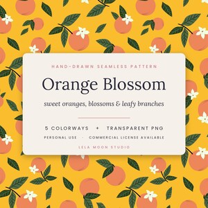 Könnte beinhalten: Ein nahtloses Muster mit Orangen, weißen Blüten und dunkelgrünen Blättern auf gelbem Grund. Ein zentrales weißes rechteckiges Etikett zeigt den Text: Hand-drawn seamless pattern, Orange Blossom, sweet oranges, blossoms & leafy branches, 5 colorways + transparent PNG, personal use, commercial license available, Lela Moon Studio.